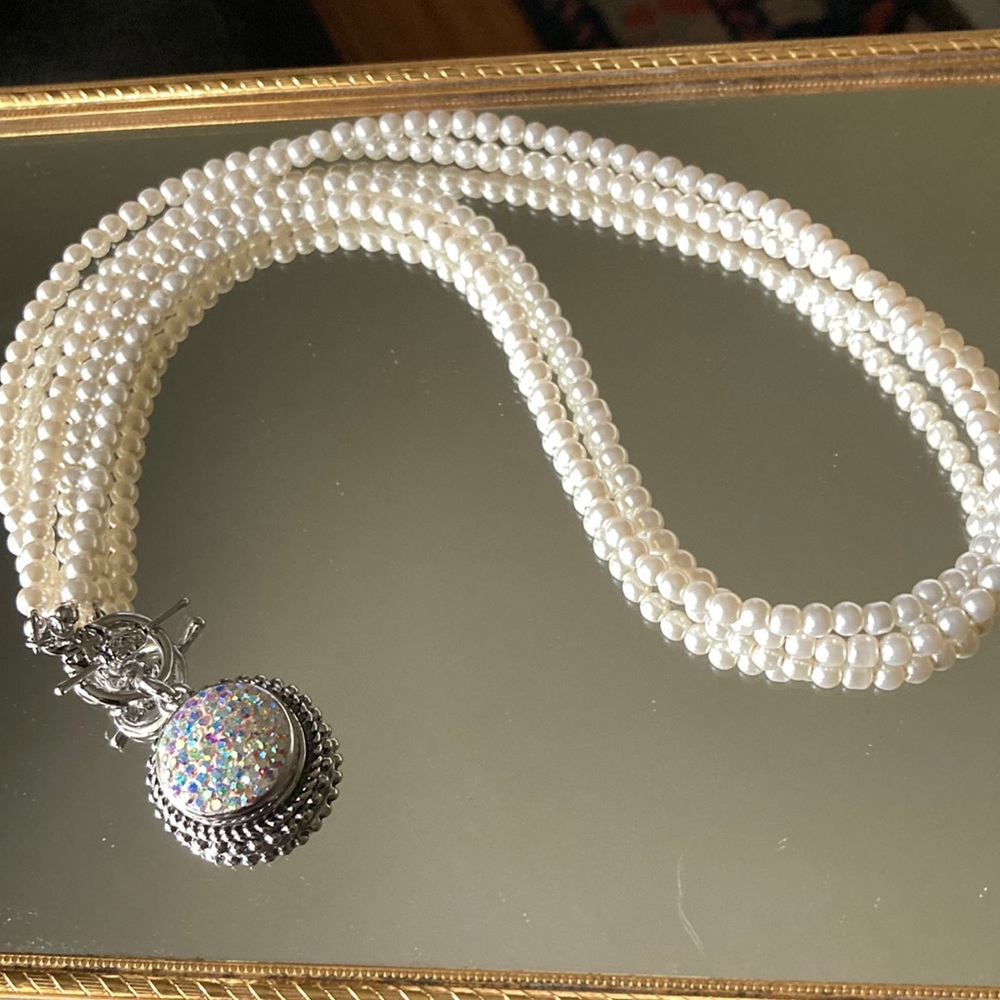 Pearl and pendant necklace